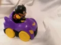 Детска играчка  Fisher-Price Little People DC Super Friends Wheelies 5" включва Batgirl и Batmobile, снимка 2