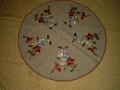 Винтидж  ретро покривка за маса с бродирани  цветя диаметър 72 см, снимка 8