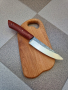 Кухненски нож в комплект с орехова дъска от марка KD handmade knives