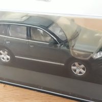 Volkswagen Touareg V 10 TDI Green petrolium.1.43 Minichamps., снимка 4 - Колекции - 40389103