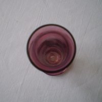  Ръчно издухана стъклена ваза с боровинков цвят, снимка 4 - Антикварни и старинни предмети - 40600255
