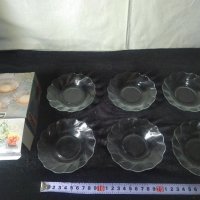 Комплект от 6 стъклени, чаени чинийки в кутия, снимка 1 - Чинии - 30882215