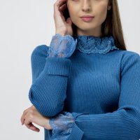 БЛУЗА С ВИСОКА ЯКА С ДАНТЕЛА  , снимка 1 - Блузи с дълъг ръкав и пуловери - 30956029