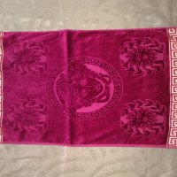 Червена хавлиена кърпа Versace, снимка 2 - Хавлиени кърпи - 30274390