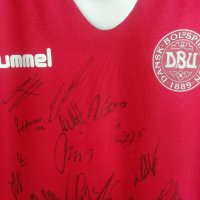 Дания оригинална тениска с автографи Denmark Hummel колекционерска футболна фланелка , снимка 3 - Тениски - 42126272