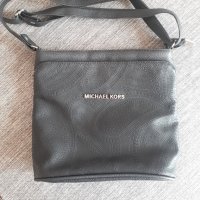 Michael Kors черна чанта в отлично състояние, снимка 9 - Чанти - 37874639