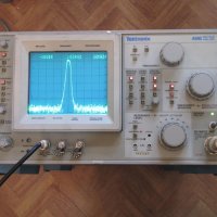 КУПУВАМ TEKTRONIX 496, снимка 1 - Друга електроника - 40408235