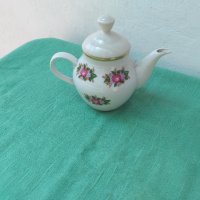 Руски порцеланов чайник, снимка 1 - Аксесоари за кухня - 33753939