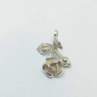 Сребърна роза, снимка 1 - Колиета, медальони, синджири - 42865520