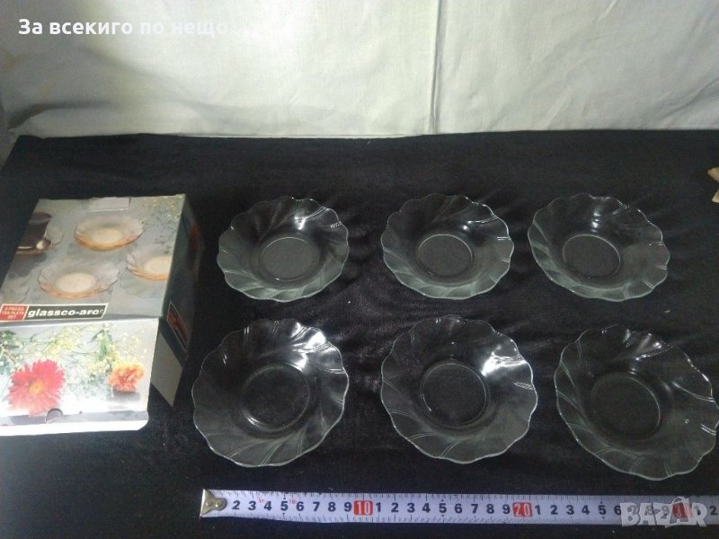 Комплект от 6 стъклени, чаени чинийки в кутия, снимка 1