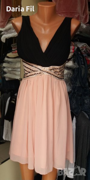 ИЗКЛЮЧИТЕЛНО КРАСИВА рокля с остро деколте и пайети около талията, снимка 1