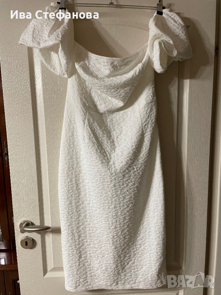 Нова елегантна миди дължина  еластична парти коктейлна бяла рокля буфан ръкав , снимка 1
