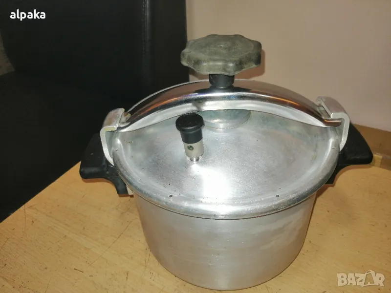 Продавам руска 6-литрова алуминиева тенджера под налягане, снимка 1