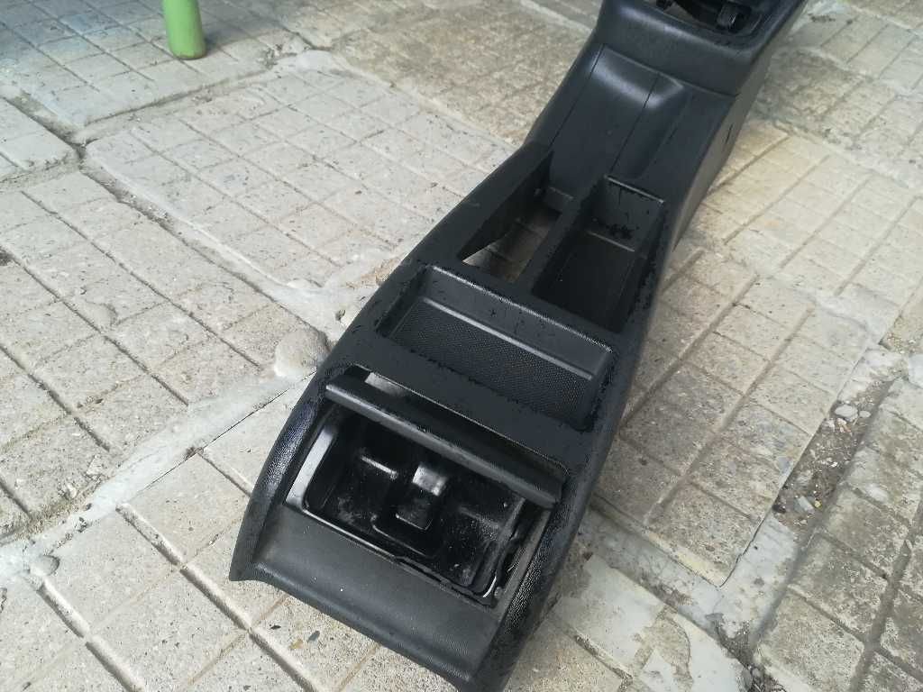 Заден пепелник с конзола/барче за Ауди А3 Audi A3 S3 8L в Аксесоари и  консумативи в гр. Омуртаг - ID30686780 — Bazar.bg