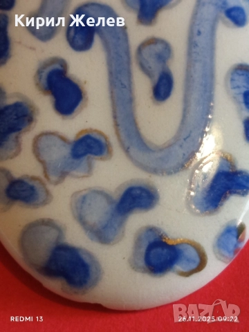 ВИНТИДЖ КЕРАМИЧНА БРОШКА с РЪЧНО РИСУВАН МОТИВ в СИНЬО и КАФЯВО АРТ БИЖУ 52179, снимка 4 - Други - 52544850