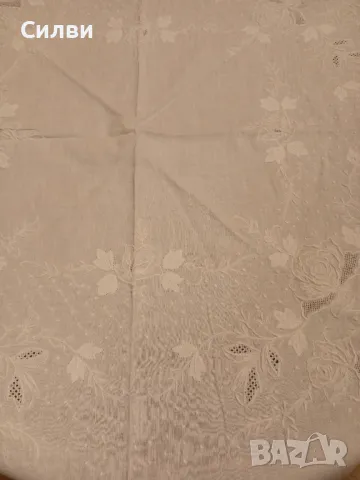 Кръгла покривка за маса с 8 салфетки с бродерия., снимка 1