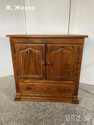 Масивен шкаф