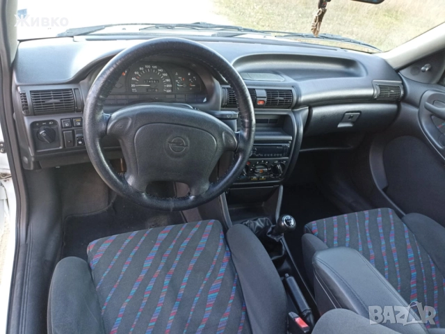 Opel Astra F 1.6 Sport, снимка 7 - Автомобили и джипове - 52635790