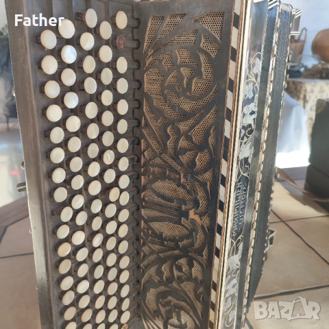 Колекционерски ретро акордеон Maximilien Vichoff, снимка 10 - Акордеони - 51787016