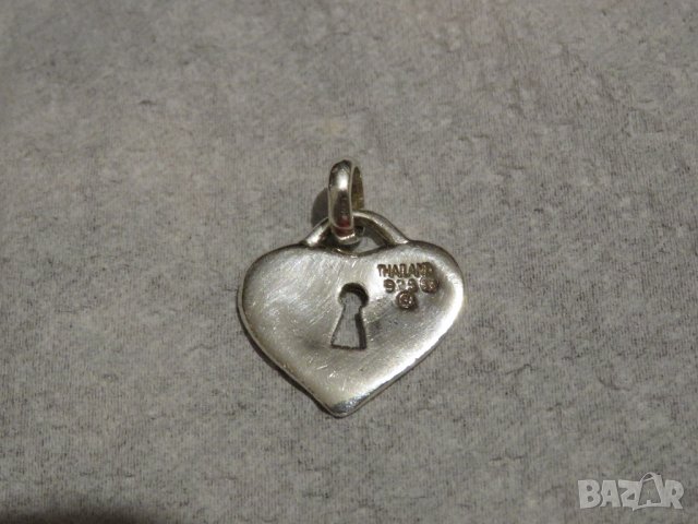 Старинен сребърен медальон заключено сърце и сребърно синджирче - Заключи сърцето сребро, снимка 3 - Колиета, медальони, синджири - 29303150