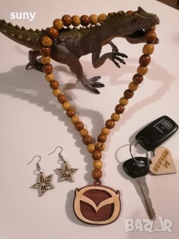 Дървен аксесоар за кола с емблема, снимка 1