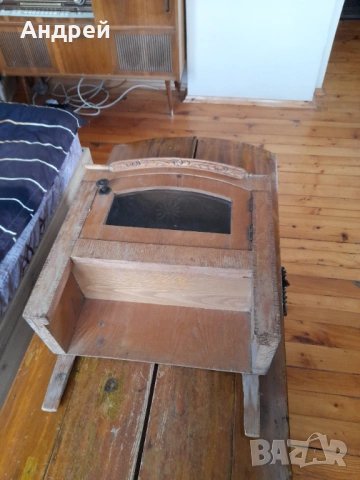 Стар Дървен шкаф,етажерка