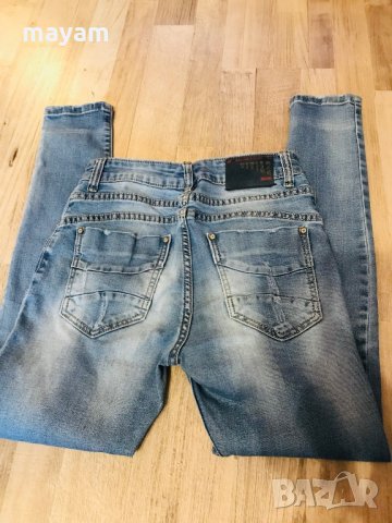 Дамски дънки, снимка 4 - Дънки - 29107497