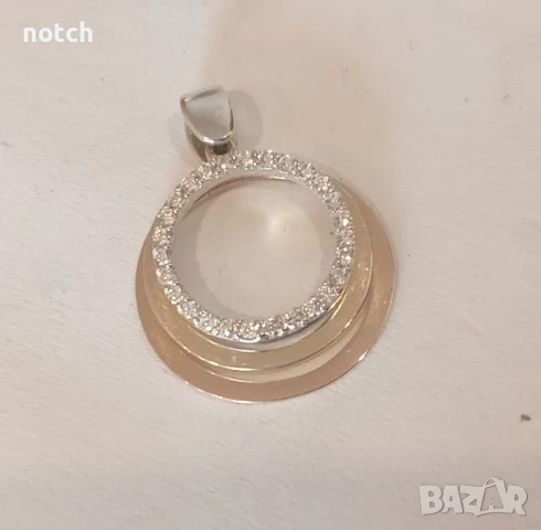 Златен медальон