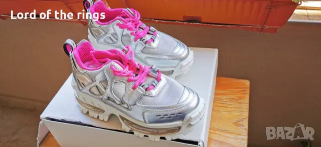 Оригинални маркови дамски маратонки EMPORIO ARMANI - 36 номер, снимка 4 - Маратонки - 49992951