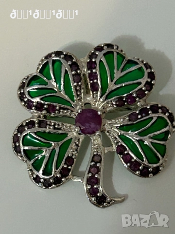 Невероятно красиво бижу! Сребърен медальон/ брошка детелина с емайл и естествени рубини , снимка 3 - Колиета, медальони, синджири - 52849694