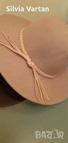 Дамска шапка капела, снимка 9 - Шапки - 52739454