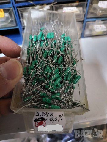резистор точен TESLA , съпротивление - 3.24 килоома 0,5 вата  - 0,5 %