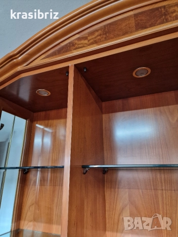 Масивна Витрина с Осветление -внос от Германия! , снимка 5 - Секции и витрини - 52822008