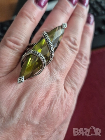 сребърен пръстен с перидот, снимка 5 - Пръстени - 53381606