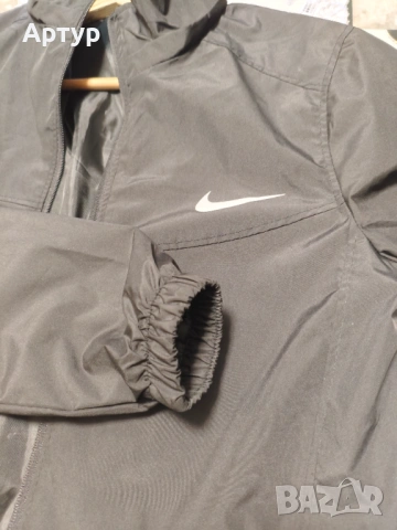 Nike Яке Ветровка размер S, снимка 2 - Спортни дрехи, екипи - 53890321