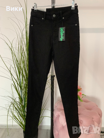 Черен панталон/дънки слим в размер 26-27 отговаря на S, снимка 1 - Дънки - 44514527