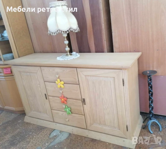 Скрин изработен изцяло от естествено дърво. С 4 чекмеджета и 2 врати. 