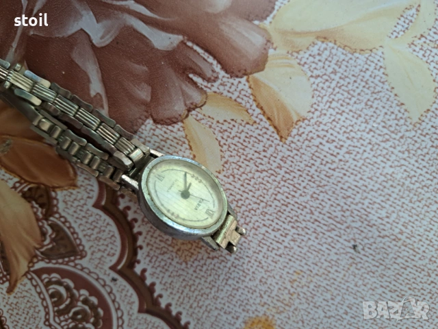 Продавам механичен часовник Заря, снимка 2 - Антикварни и старинни предмети - 53909480