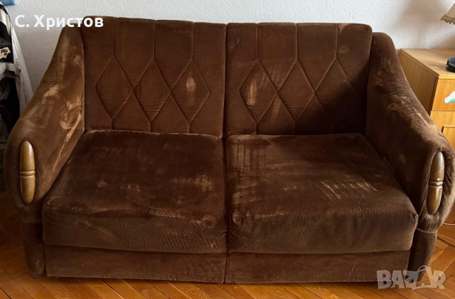 Ретро канапе тъмнокафяво с детайли от масивно дърво