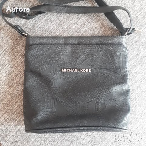 Michael Kors черна чанта в отлично състояние, снимка 9 - Чанти - 37874639