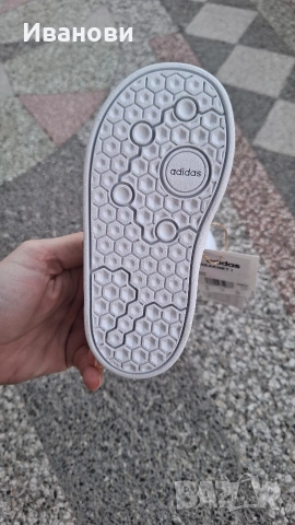Чисто нови маратонки на Адидас за момиче, 22 номер, снимка 5 - Детски маратонки - 53991139