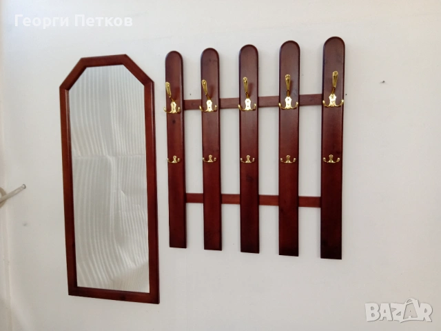 Огледало и Закачалка от масив,различни цветове.