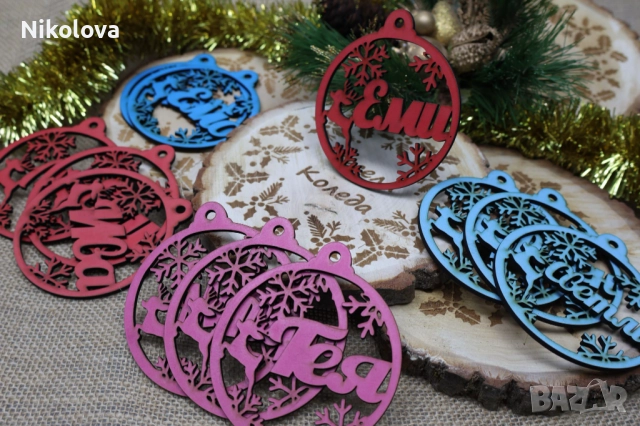 Цветна персонализирана коледна топка с име – дървена украса за елха и подарък , снимка 11 - Декорация за дома - 52277349