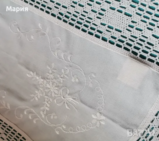 Тишлайфер за маса с бродирани флорални елементи и дантела на една кука , снимка 7 - Покривки за маси - 48237950