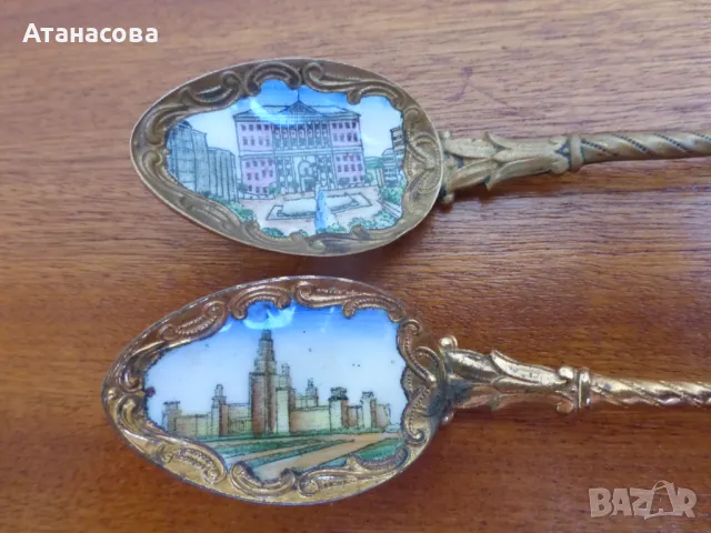 Сувенирни лъжички 2 бр с емайл Москва 1970 г , снимка 2 - Антикварни и старинни предмети - 48872844