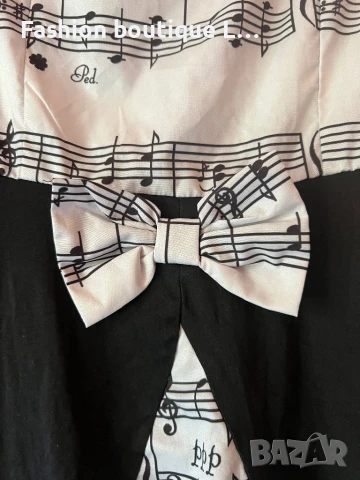 Музикална рокля с ноти и петолиния в черно бял цвят и цип на гърба 🖤, снимка 3 - Рокли - 51181903