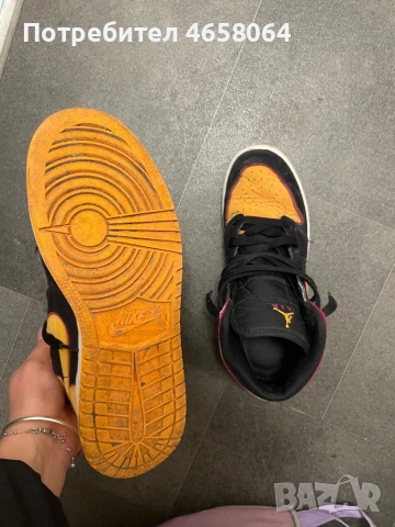 Jordan 1 mid SE Vivid orange , снимка 3 - Маратонки - 53339231