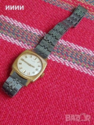 Дамски часовник Луч голям корпус, снимка 3 - Дамски - 53924887