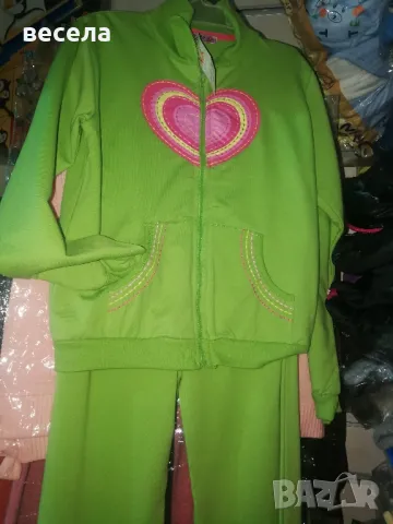 анцуг за момиче, памучен, зелвн цвят с цикламено сърце.  големини 7год,8год,9год., снимка 1