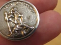 Старинен солиден сребърен медальон Свети мъченик Христофор пресича поток и носи дете сребро, снимка 4
